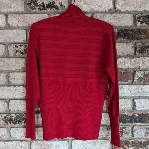 🍷 August Silk Red Turtleneck Ribbed Knit Size M - Picture 4 of 8